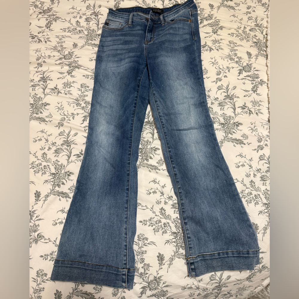 Judy Blue Flare Jeans in Classic Blue